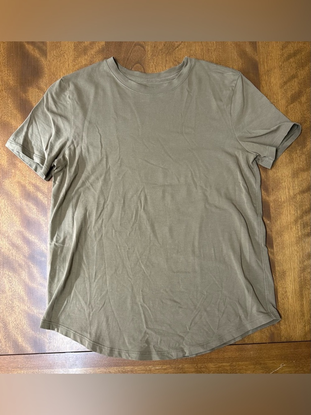Women’s Lululemon Fitted Taupe T-Shirt Size 4
